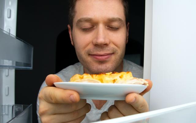 I mirisanje hrane može da goji?